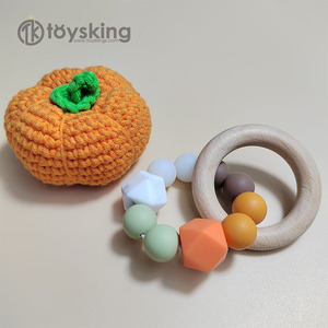 Regalo <span class=keywords><strong>de</strong></span> Halloween para Bebés, Juguete Hecho a Mano, <span class=keywords><strong>Sonajero</strong></span> <span class=keywords><strong>de</strong></span> <span class=keywords><strong>Calabaza</strong></span> <span class=keywords><strong>de</strong></span> Ganchillo Amigurumi, Pulsera <span class=keywords><strong>de</strong></span> Cuentas <span class=keywords><strong>de</strong></span> Silicona, Mordedor <span class=keywords><strong>de</strong></span> Anillo <span class=keywords><strong>de</strong></span> Madera - Product Image 1