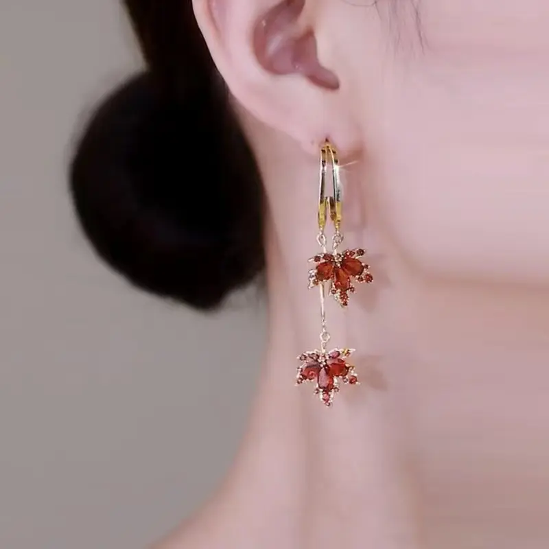 Tempérament boucles d'oreilles cristal brillant boucles d'oreilles feuille d'érable rouge goutte boucles d'oreilles pour femmes 2023