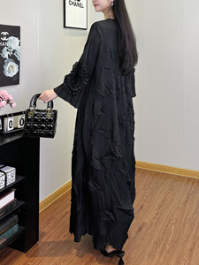 Robe plissée mi-longue décontractée élégante grande taille Miyake 2025, collection été, manches longues, vente en ligne - Product Image 6