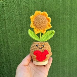 Bouquet <span class=keywords><strong>di</strong></span> Tulipani Moderni Fatti a Mano all'Uncinetto in Lana, <span class=keywords><strong>Fiori</strong></span> Artificiali per San Valentino, Lavorazione Artigianale in Vaso Piccolo - Product Image 4