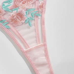 Bloemenkant Lingerie Set met Tulle rok, choker en kousenbandjes - Product Image 4