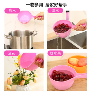 Cucharón de agua de plástico grueso y colorido, mango largo de gran capacidad para uso en cocina y camping - Product Image 3