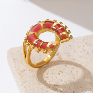 Fashion Celebrity Exquisite Light Luxury Metal <strong>Wedding</strong> Red U Shape <strong>Horseshoe</strong> 18k Gold Dainty Ring Stainless Steel Band - Product Image 2
