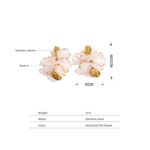 Boucles d'oreilles pendantes florales Mchic 5999 en résine élégante à pétales, plaquées or, en acier inoxydable, 51 mm, bijoux pour femmes - Product Image 2