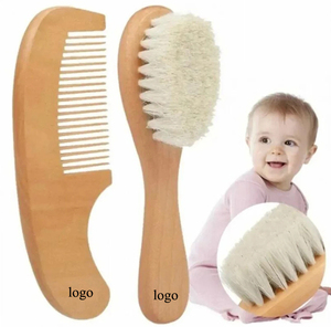 Ensemble de 2 brosses à cheveux en bois de hêtre doux pour nouveau-nés avec laine pour massage, apaisement des cheveux et cadeau de naissance, brosses à cheveux pour bébé - Product Image 1