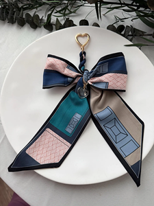 พวงกุญแจโบว์ทำมือ ผ้าพันคอไหมทอมือ พวงกุญแจห้อยกระเป๋า พวงกุญแจกระเป๋าถือ อุปกรณ์ตกแต่งกระเป๋า - Product Image 4