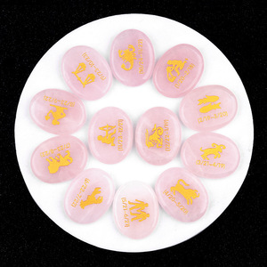 Ensemble de cristaux de guérison spirituelle gravés avec les 12 signes du zodiaque, <span class=keywords><strong>pierre</strong></span> de méditation en quartz rose naturel pour la méditation Reiki - Product Image 2
