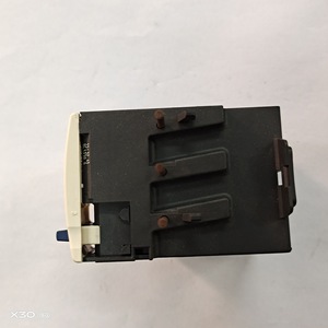 รีเลย์ป้องกันโอเวอร์โหลดแบบใช้ความร้อน Schneider Electric รุ่น LRD05 06 07 08 10 12 14 16 21 22 3235C แบบติดตั้งบนแผงวงจร ใช้ไฟ AC/DC ขั้วต่อแบบสกรู - Product Image 1