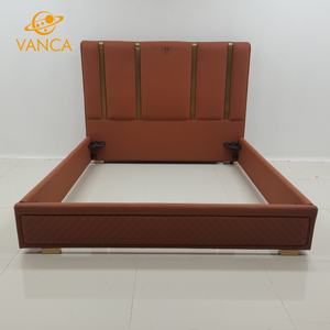 Muebles de dormitorio de lujo italianos para el hogar, venta al por mayor, camas modernas de <span class=keywords><strong>madera</strong></span> de metal dorado con <span class=keywords><strong>cabecero</strong></span> de cuero tamaño King y sábanas - Product Image 2