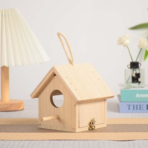 Nichoir en bois massif avec serrure, couleur naturelle, petit nid extérieur pour oiseaux - Product Image 1