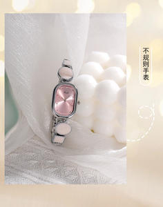 Elegante Reloj de Cuarzo para Mujer con Diseño Ovalado y Estilo de Brazalete, Especial de Navidad con Diseño Artístico Irregular - Product Image 6
