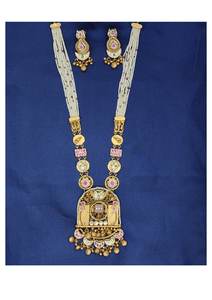 Parure de collier temple traditionnel doré avec pierres roses et vertes, perles et boucles d'oreilles assorties pour mariée - Product Image 3