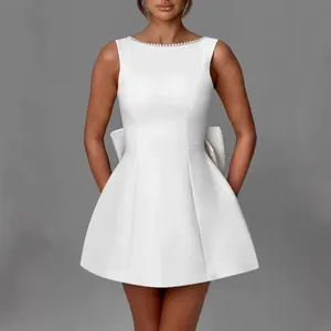 Robe trapèze élégante pour femme avec détail nœud perlé, coupe ajustée, dos nu, disponible en <span class=keywords><strong>noir</strong></span>, <span class=keywords><strong>rose</strong></span> <span class=keywords><strong>et</strong></span> blanc – Vente en gros - Product Image 4