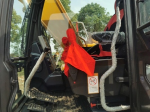 รถขุดตีนตะขาบ Sany SY155C มือสอง ขนาด 15 ตัน พร้อมห้องโดยสาร สำหรับงานก่อสร้าง งานดิน และโครงการสร้างถนน - Product Image 4