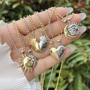 Collana d'Amore per Coppie Placcata in Oro 18K con Zirconi Smaltati Multi-Stile, Design Classico Minimalista per Uso Quotidiano - Product Image 1