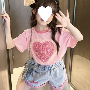 Set di abbigliamento per ragazze adolescenti alla moda T-Shirt con paillettes a manica corta con cuore e Jeans strappati per bambini - Product Image 3