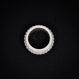 แหวนฮิปฮอปแบบ Eternity Band ชุบทองคำขาว 925 ประดับเพชร VVS Moissanite 5 แถว ระดับ GRA สไตล์แร็ปเปอร์ หรูหรา ระยิบระยับ - Product Image 2