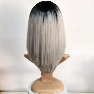 Nouvelle Arrivée Perruque Grise Dégradée <span class=keywords><strong>Mi</strong></span>-longue Lisse avec <span class=keywords><strong>Frange</strong></span>, Haute Qualité, Entièrement en Dentelle Sans Colle, <span class=keywords><strong>Cheveux</strong></span> Synthétiques Résistants à la Chaleur pour <span class=keywords><strong>Femme</strong></span> - Product Image 3