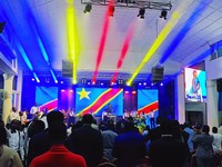Chine Shenzhen Eagerled usine bas prix ventes directes extérieur intérieur P3.9 P4.8 location scène fête led affichage led mur vidéo