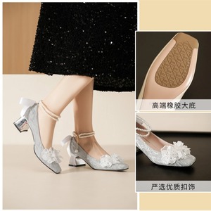 Chaussures de mariage Mary Jane à bout carré, talon bloc, décoration florale, escarpins de mariée confortables avec bride à la cheville et doublure en satin - Product Image 4
