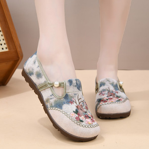 Meilleures ventes Nouveauté Printemps Chaussures Hanfu brodées Chaussures en tissu style ancien Pékin Chaussures décontractées pour femmes Style ethnique Chaussures respirantes monocouche - Product Image 1