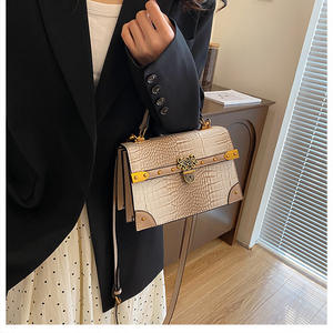 2025 nuevo bolso de mano portátil de moda pequeño bolso cuadrado nuevo de alta calidad ligero de lujo de moda práctico bolsos de hombro para mujer - Product Image 2