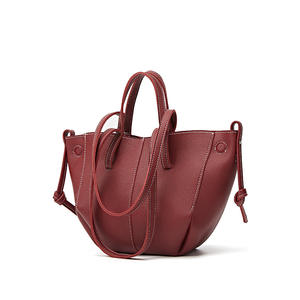 Nouvelle collection été 2025 – Sandales de plage transparentes en gelée style coréen pour femme, avec couvercle carré en cristal, tendance, élégantes, décontractées, doublure en soie et coutures. - Product Image 3