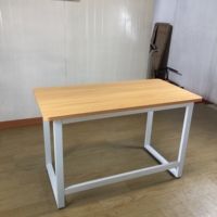 Bibliothèque scolaire en bois massif simple et moderne Salle de lecture Salle d'étude Salle de réunion Table carrée