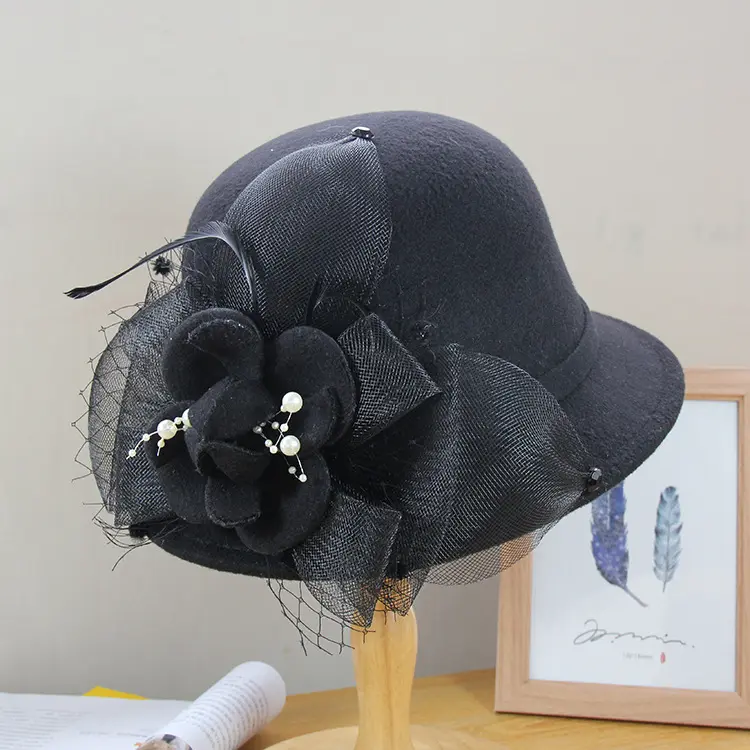 Cappello di lana in autunno e inverno donna moda britannica, cappello da bacino a cupola caldo, cappello da chiesa elegante in feltro di fiori