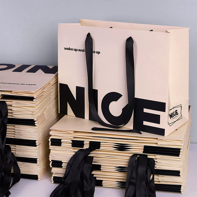 Wholesale Custom High Quality Gift Paper Bag Elegant and Stylish Paper Bag Private Label Shopping Paper Bag