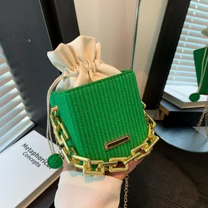 Bolso de mano de PU con cremallera y cadena para mujer, estilo <span class=keywords><strong>2026</strong></span>, de moda, bandolera pequeña cuadrada, compatible con grandes lotes mixtos al por mayor. - Product Image 5
