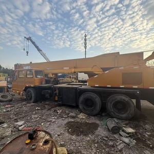 Grúa hidráulica para camión Kato NK250 de 25 toneladas con pluma telescópica de 33 m de alto rendimiento para proyectos de construcción y elevación industrial. - Product Image 1