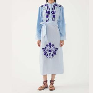 Nuevo Diseño Vestido Largo de Alta Calidad con Cintura Ajustable y Bordado Floral para Mujer, Vestido Maxi de Manga Larga con Rayas Azules de Inspiración Vintage - Product Image 1