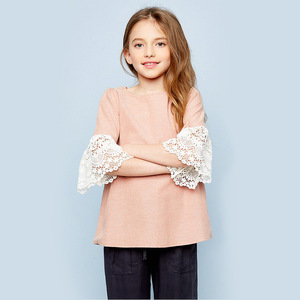 Nouveautés 2017 : Blouse pour fille à col rond avec manches à volants en dentelle - Product Image 2