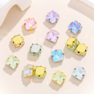 Strass carrés en verre de 8 mm à quatre griffes pour bijoux et accessoires vestimentaires DIY - Product Image 1
