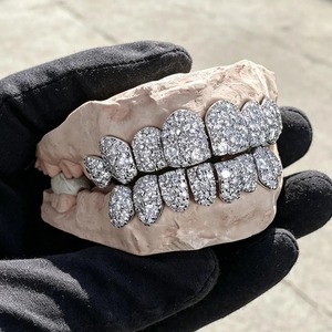 Grillz en Moissanite de Qualité Supérieure Faits à la Main, Bijoux de Luxe pour Hommes et Femmes, Idéaux pour le Quotidien, Disponibles à Prix de Gros - Product Image 5