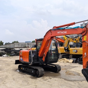 Excavatrice sur chenilles Hitachi ZX65 d'occasion de 2022, 6 tonnes, petite pelle avec godet pour travaux agricoles et aménagement paysager - Product Image 4