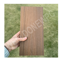 Terrasse en plastique composite à texture en bois co-extrudé 22.5mm Panneau composite de terrasse extérieure en teck utilisé pour la piscine