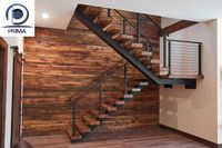 Escalier central préfabriqué sur mesure avec marches en bois modernes, poutre simple en acier, escalier flottant et garde-corps en verre pour hall de maison