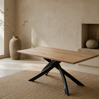 Table à manger rectangulaire minimaliste, style industriel, pieds croisés en métal noir, acceptant les personnalisations dans tous les styles