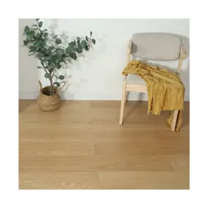 Plancher en bois d'ingénierie TAP & GO en chêne super résistant aux taches, long et large planche de couleur naturelle