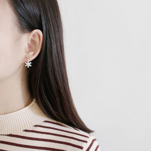 Bán Buôn Hấp Dẫn Cô Gái Zircon 925 Sterling Silver Stud Bông Tai Bông Tuyết - Product Image 4