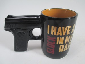 Vente en gros de tasses en céramique 3D avec poignée en forme de pistolet, design personnalisé, tasses en céramique 3D moulées, cadeaux promotionnels en céramique - Product Image 2