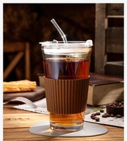 Nouvelles Idées de Produits 16 oz en Silicone Noir et Blanc avec Manchon en Verre pour Café et Thé Tasse à Infusion Glacée Réutilisable avec Couvercle et Paille