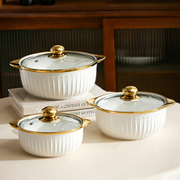 Ensemble de plats à gratin en porcelaine avec double poignée et bordure dorée, bol à soupe couvert pour hôtel