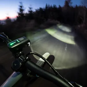 Luz dianteira recarregável USB de alto brilho para bicicleta Sate-lite 100LUX para passeios noturnos