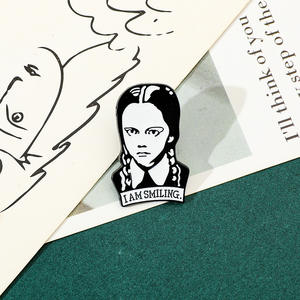 دبابيس معدنية مطلية بالمينا على شكل شخصية وينزداي أدامز من فيلم 'أنا مبتسم'، الأكثر مبيعًا، لتزيين الملابس ذات الطابع الرجعي والداكن - Product Image 2