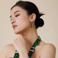 Parure de bijoux faite à la main en laiton et zircon avec collier, boucles d'oreilles et bracelet à trois rangs de perles vertes exagérées – Cadeau de haute qualité pour femme