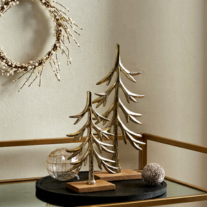 Décoration de table moderne en aluminium moulé doré, arbre de Noël en pin, base en bois, statues d'arbres en métal texturé faites à la main, arbres à feuilles persistantes - Product Image 1