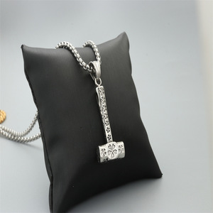 Collier avec pendentif marteau, motif de fleurs en argent tibétain, bijoux cadeau unisexe - Product Image 2